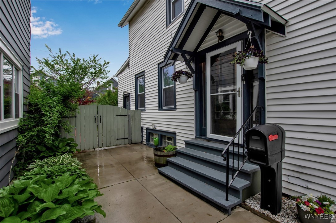 48 Groveland Street, Buffalo, New York image 2
