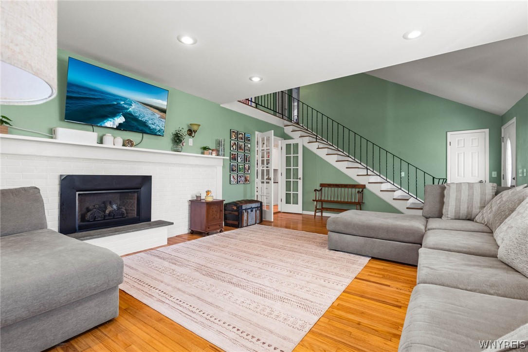 7279 Selden Road