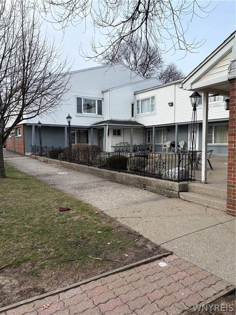 Photo of 19 California apt 5 Dr, Amherst, NY 14221 (MLS # B1669678)