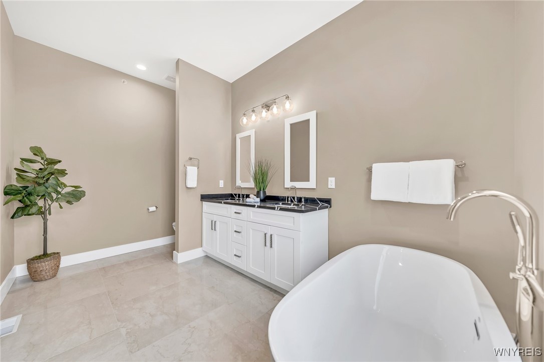 272 Lakefront Boulevard, Buffalo, New York image 36
