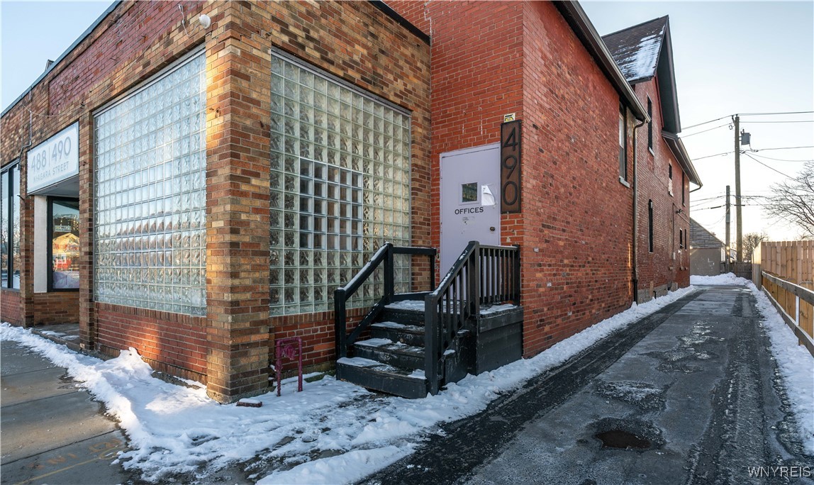 490 Niagara Street