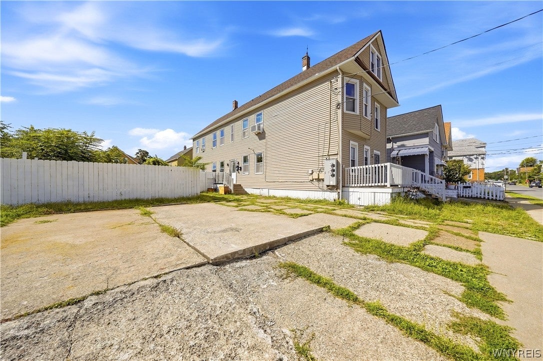 89 Holland Avenue