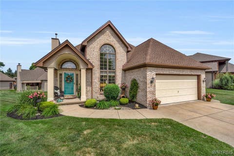 Photo of 15 Heathrow Court, Clarence, NY 14221 (MLS # B1709541)