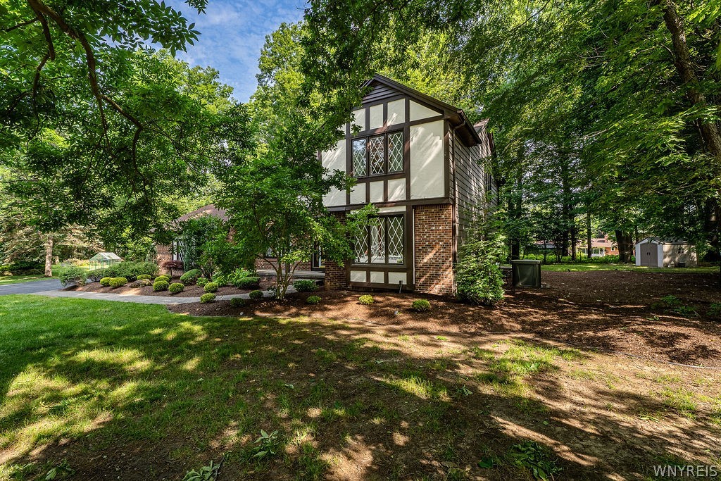 4700 Pine Manor