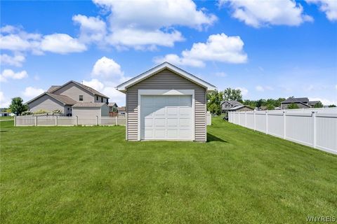 Tiny photo for 2322 Hobblebush Lane, Hamburg, NY 14085 (MLS # B1685041)