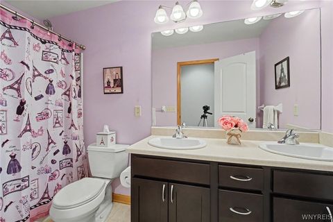 Tiny photo for 2322 Hobblebush Lane, Hamburg, NY 14085 (MLS # B1685041)