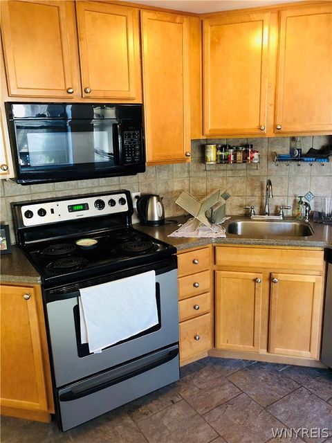 Tiny photo for 295 Summer Street #5, Buffalo, NY 14222 (MLS # B1689380)