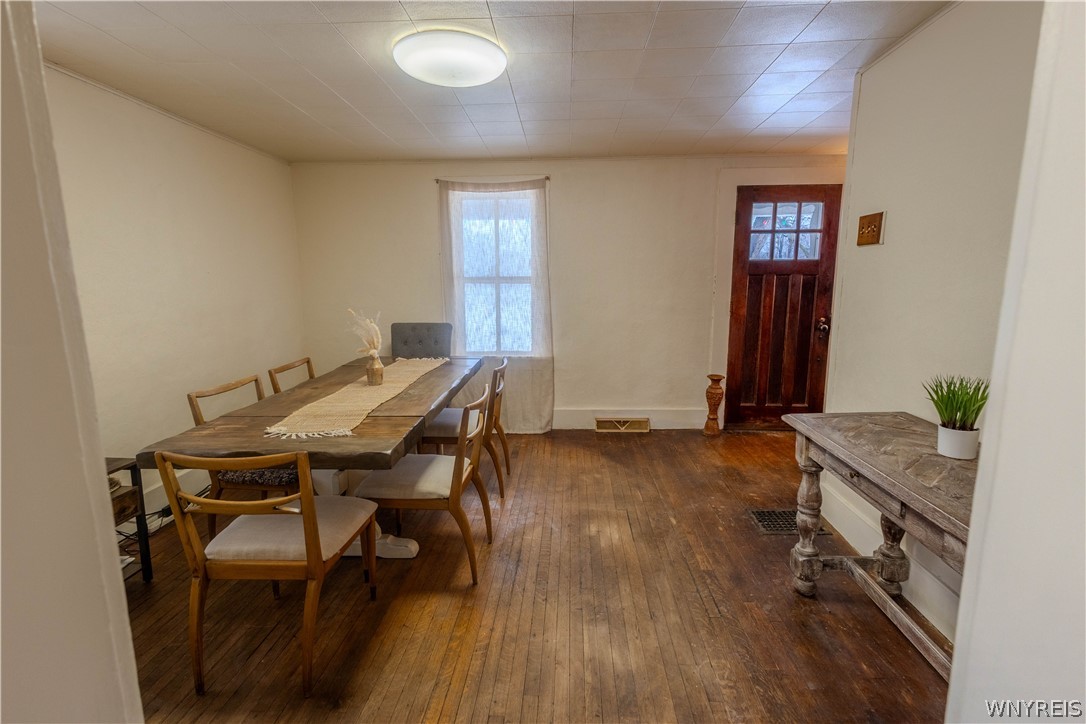 5924 Broadway Street