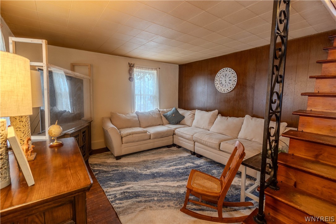 5924 Broadway Street