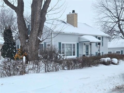 Photo of 4882 Mount Vernon Boulevard, Hamburg, NY 14075 (MLS # B1658143)