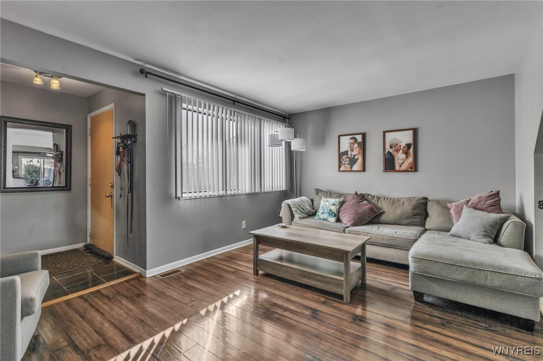 856 Pine Tree Court, Amherst, New York image 3