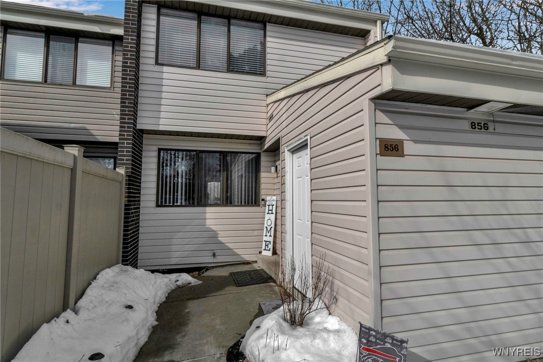 856 Pine Tree Court, Amherst, New York image 2