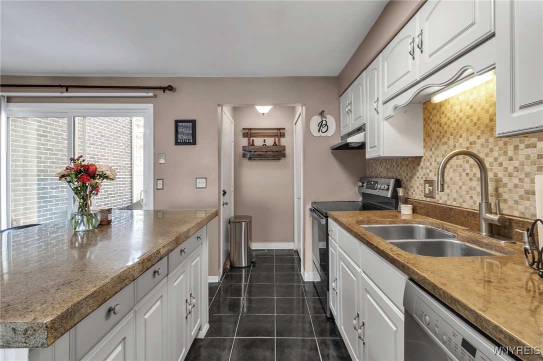 856 Pine Tree Court, Amherst, New York image 5