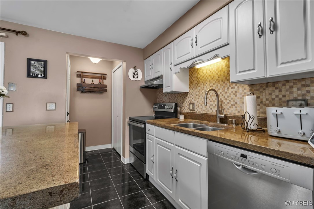 856 Pine Tree Court, Amherst, New York image 10