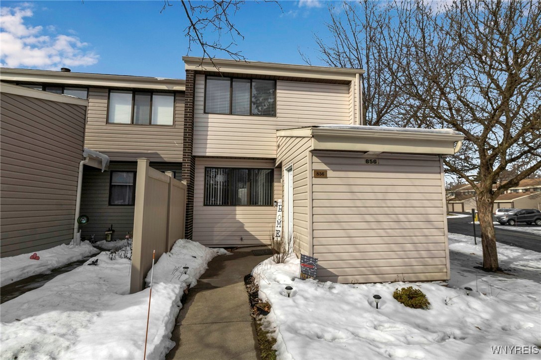 856 Pine Tree Court, Amherst, New York image 1