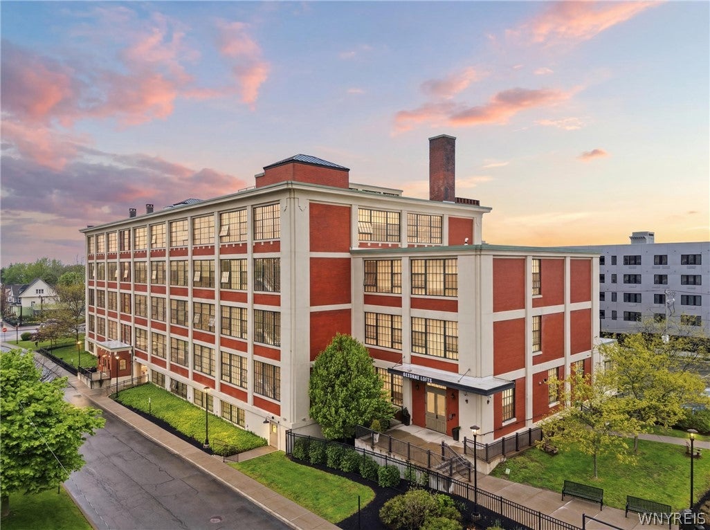 2917 Main St