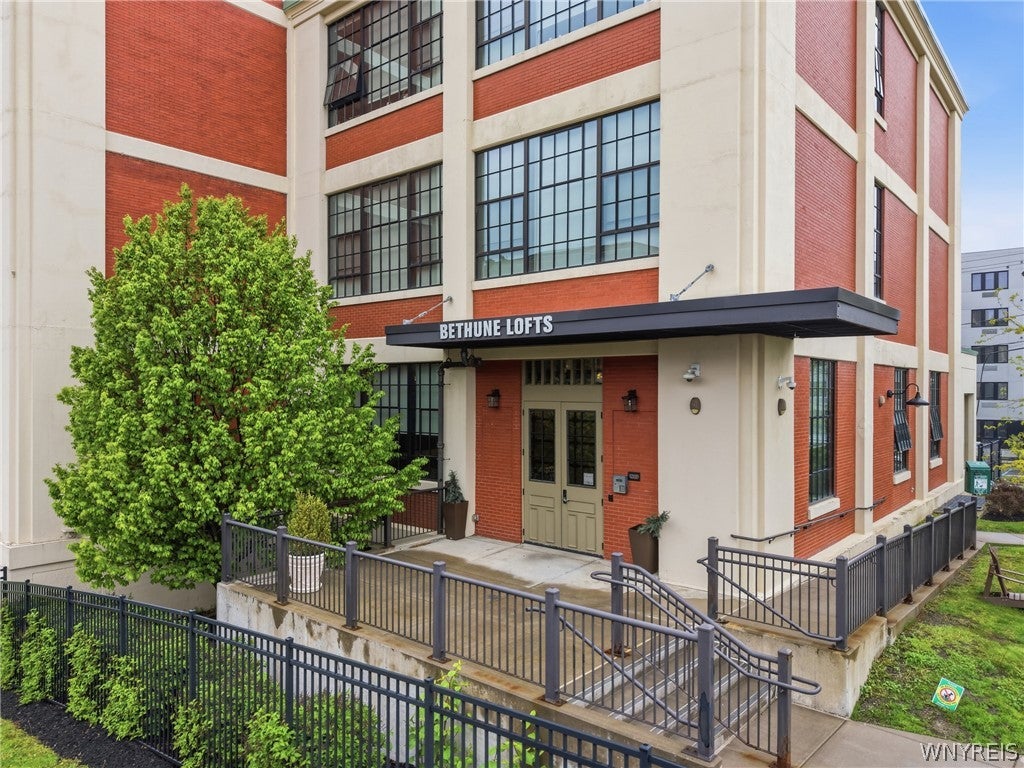 2917 Main St