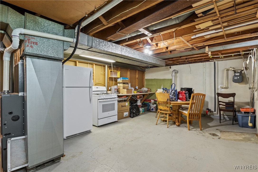 16 Salisbury Avenue, Hamburg, New York image 21