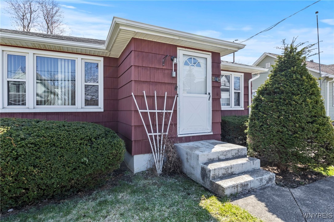 16 Salisbury Avenue, Hamburg, New York image 2