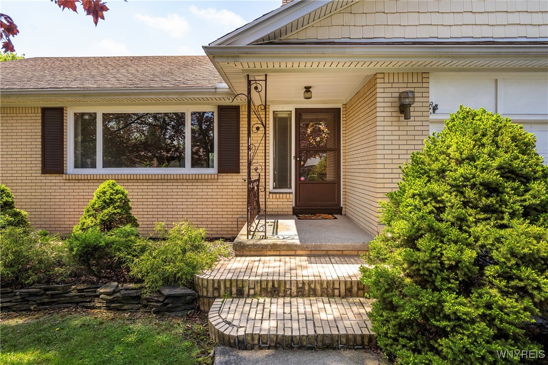 100 Lake Ledge Drive