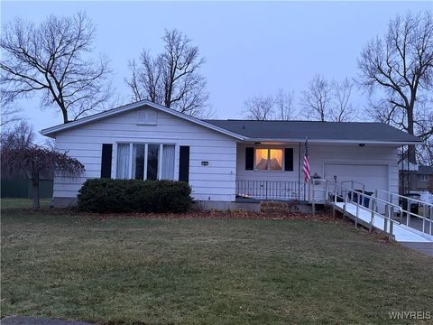 Photo of 40 Sweetwood Drive N, Amherst, NY 14228 (MLS # B1658237)