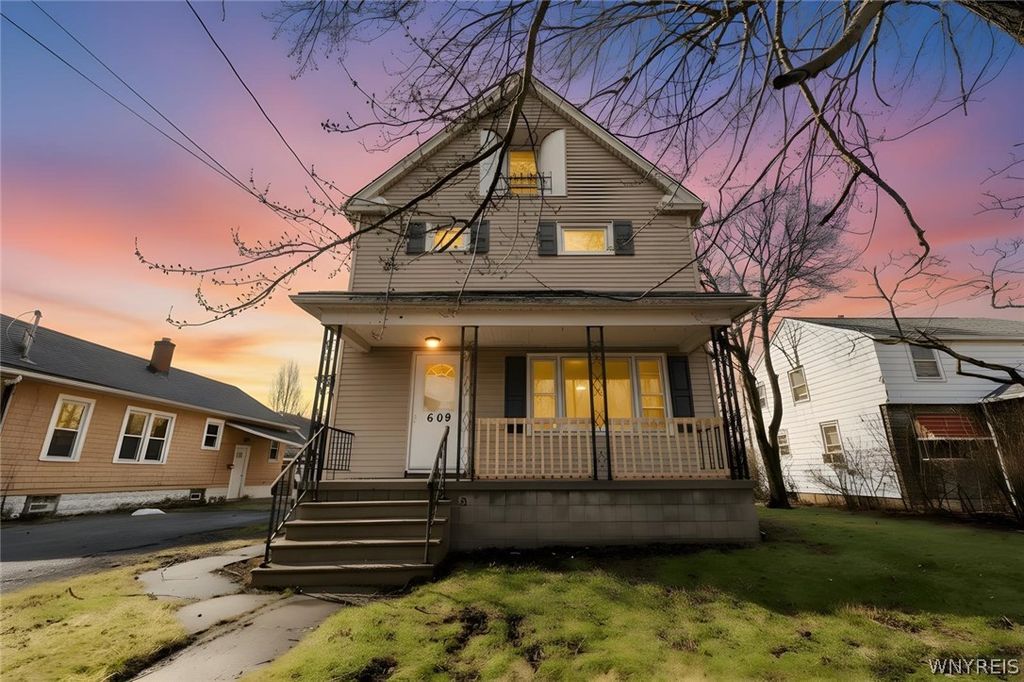 Photo of 609 22nd Street, Niagara Falls, NY 14301 (MLS # B1664954)