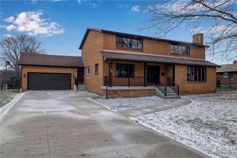 Photo of 102 Scamridge Curv, Amherst, NY 14221 (MLS # B1655999)