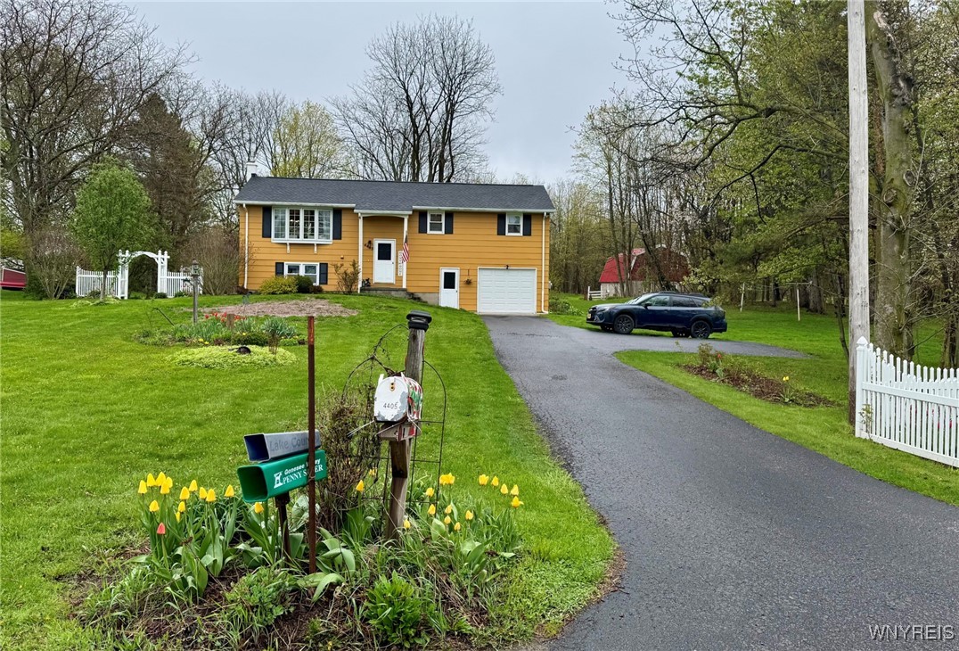 4405 Hulberton Road, Clarendon, New York image 1