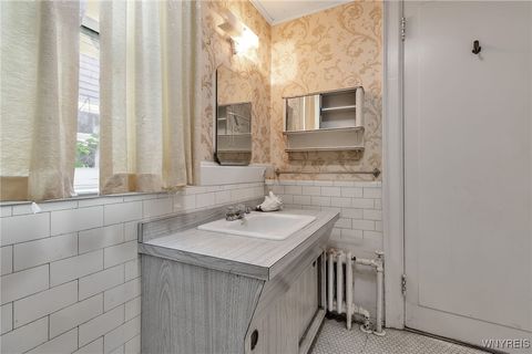 Tiny photo for 34 Saint James Place, Buffalo, NY 14222 (MLS # B1636813)