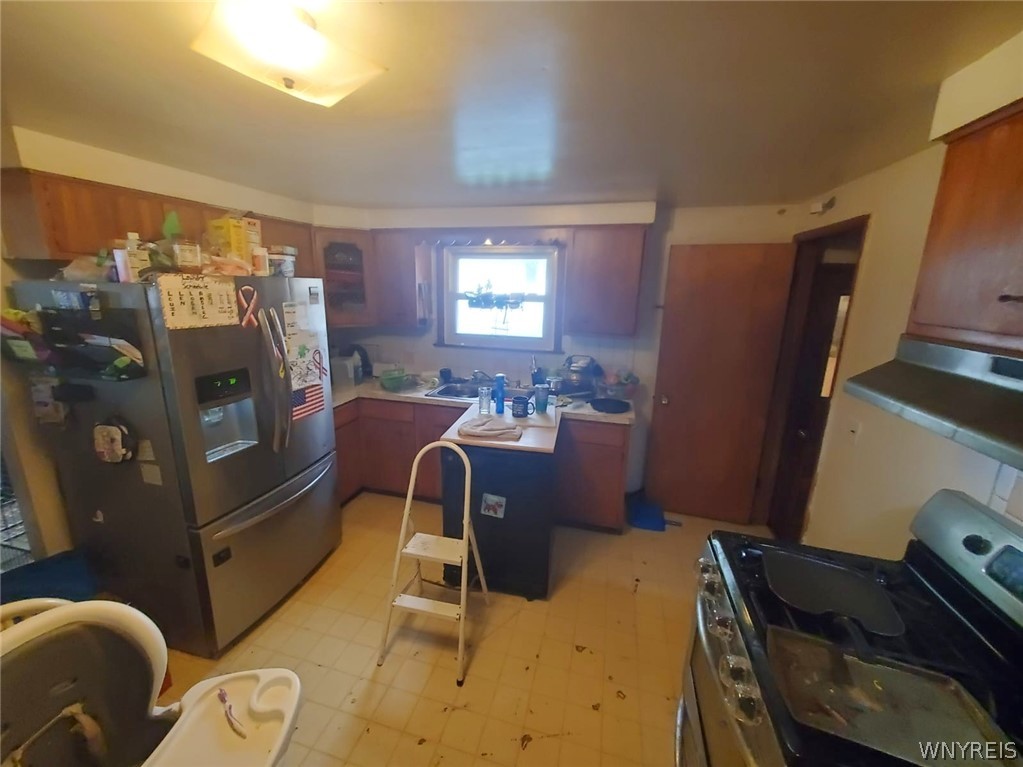 Photo 8 of 15 of 433 Dick Road house