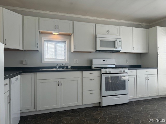8 N Eaglecrest Drive, Hamburg, New York image 2