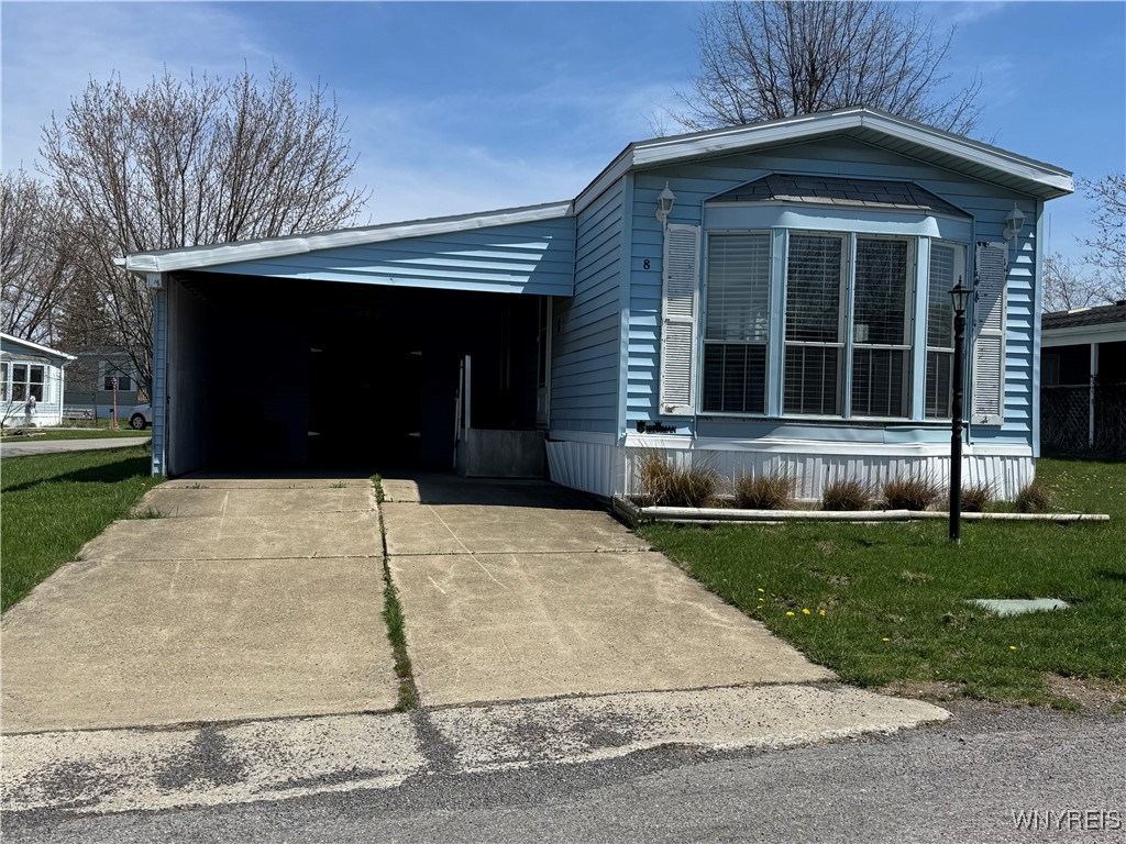 8 N Eaglecrest Drive, Hamburg, New York image 1