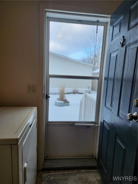 Tiny photo for 352 Applewood Drive, Lockport Town, NY 14094 (MLS # B1654856)