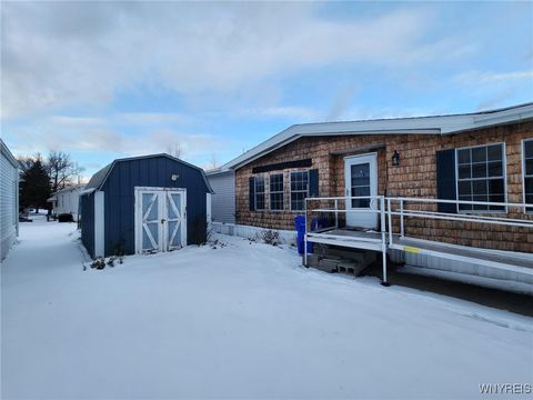 Tiny photo for 352 Applewood Drive, Lockport Town, NY 14094 (MLS # B1654856)