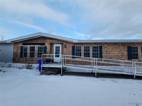 Tiny photo for 352 Applewood Drive, Lockport Town, NY 14094 (MLS # B1654856)