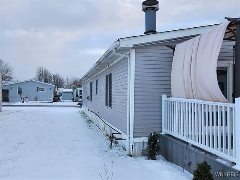 Tiny photo for 352 Applewood Drive, Lockport Town, NY 14094 (MLS # B1654856)