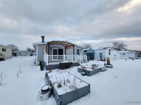 Tiny photo for 352 Applewood Drive, Lockport Town, NY 14094 (MLS # B1654856)