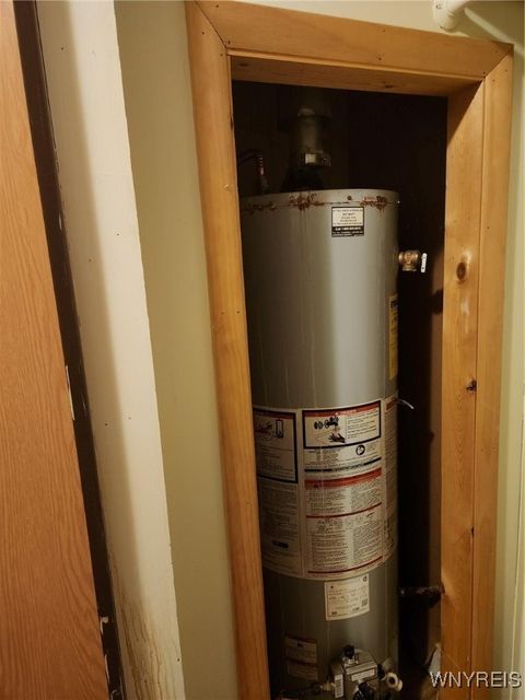 Tiny photo for 352 Applewood Drive, Lockport Town, NY 14094 (MLS # B1654856)