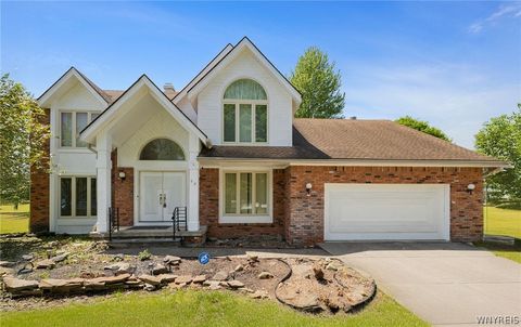 Photo of 66 Windsong Court, Amherst, NY 14051 (MLS # B1683250)