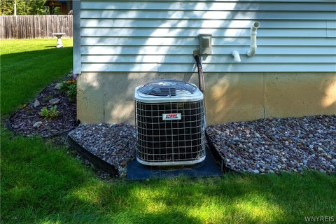 Tiny photo for 6720 Minnick Road, Lockport Town, NY 14094 (MLS # B1714525)