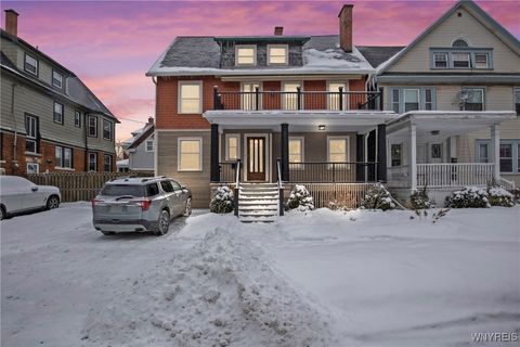 Photo of 365 W Utica Street #Upper, Buffalo, NY 14222 (MLS # B1655167)