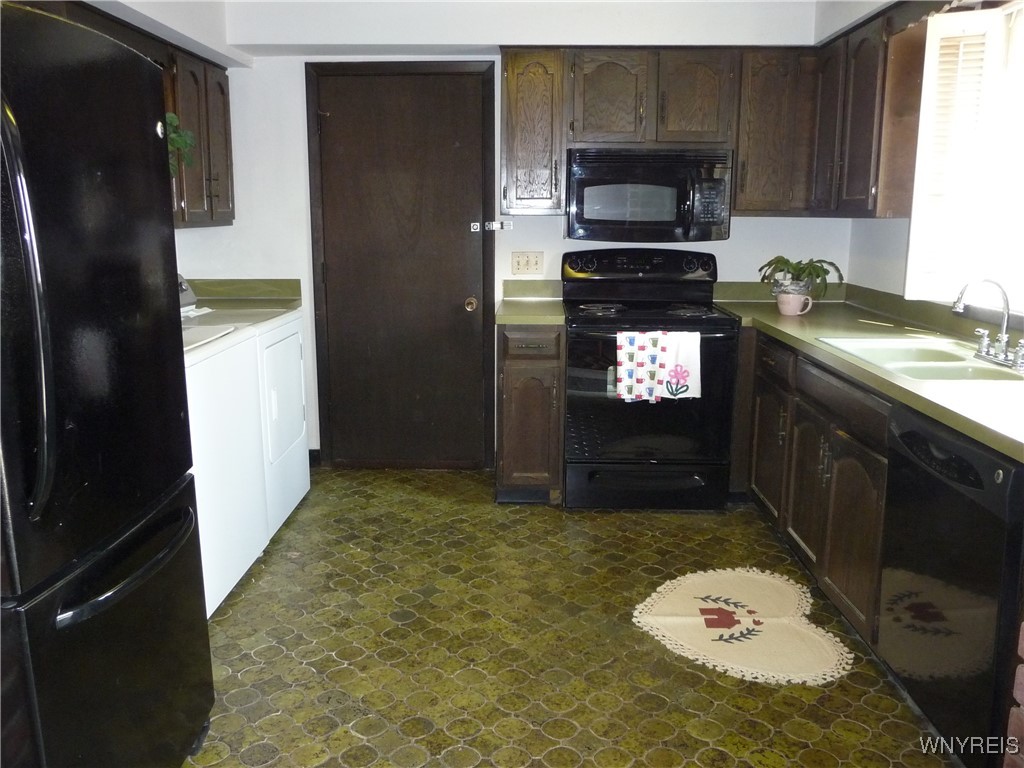 46 Pebble Creek Drive, Cheektowaga, New York image 2
