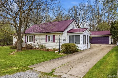 Photo of 3287 Whitehaven Road, Grand Island, NY 14072 (MLS # B1678510)