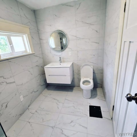 Tiny photo for 75 W Hazeltine Avenue, Tonawanda, NY 14217 (MLS # B1716115)
