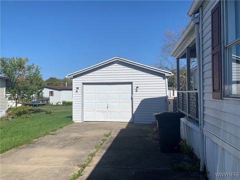 Tiny photo for 12 N Whispering Lane, Hamburg, NY 14075 (MLS # B1655298)