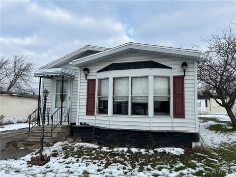 Photo of 12 N Whispering Lane, Hamburg, NY 14075 (MLS # B1655298)