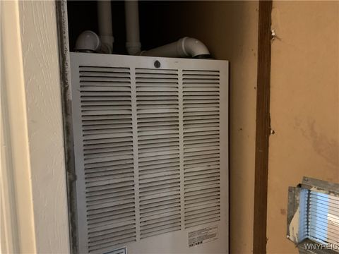 Tiny photo for 12 N Whispering Lane, Hamburg, NY 14075 (MLS # B1655298)