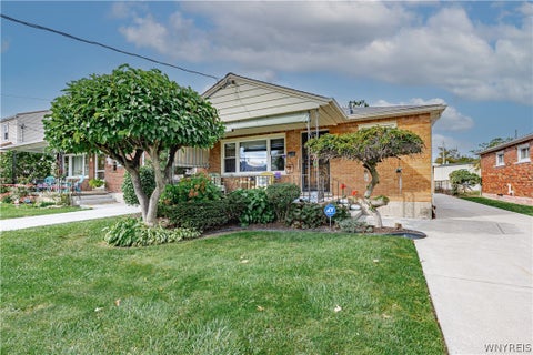 Photo of 746 82nd Street, Niagara Falls, NY 14304 (MLS # B1718728)