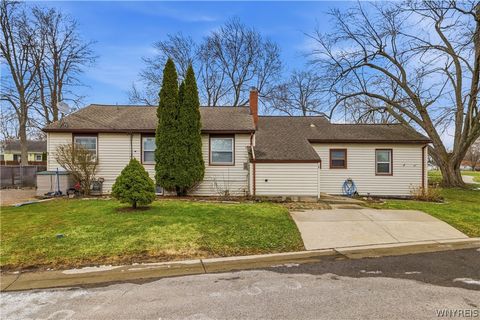 Photo of 3 Primrose Drive, Cheektowaga, NY 14225 (MLS # B1667108)
