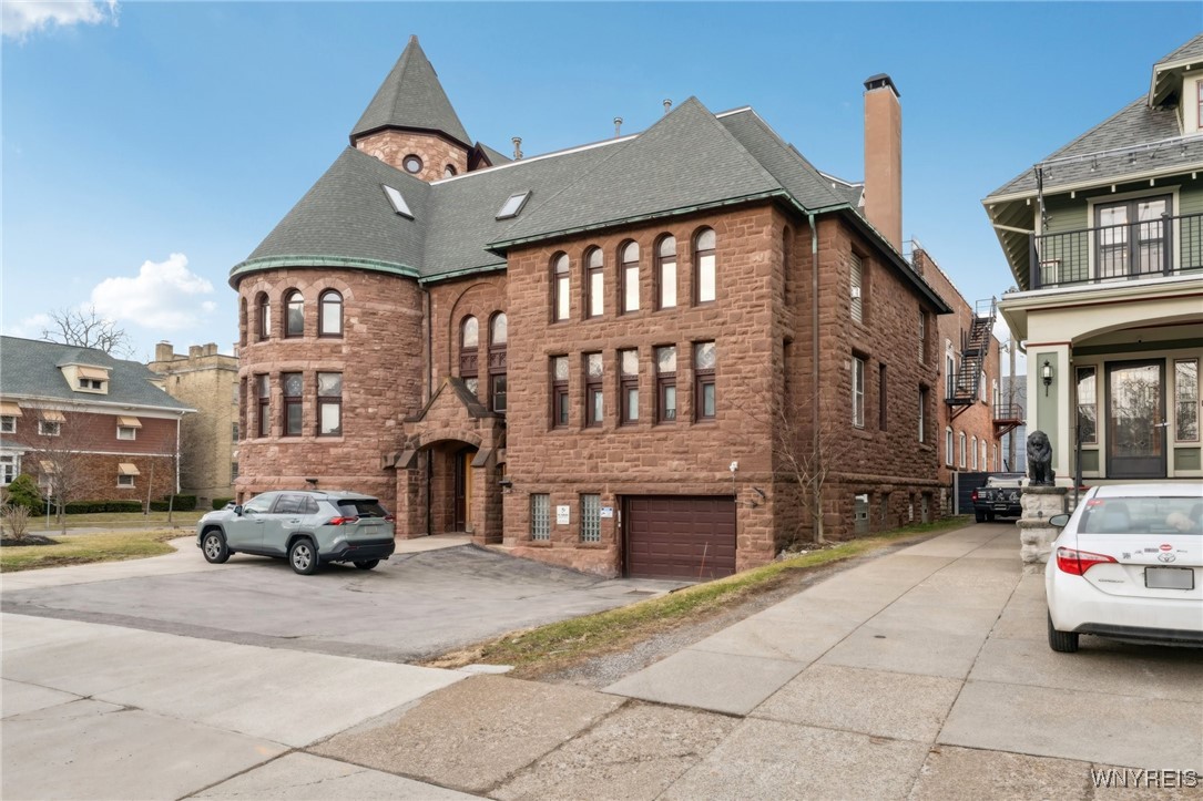 231 Richmond Avenue 4